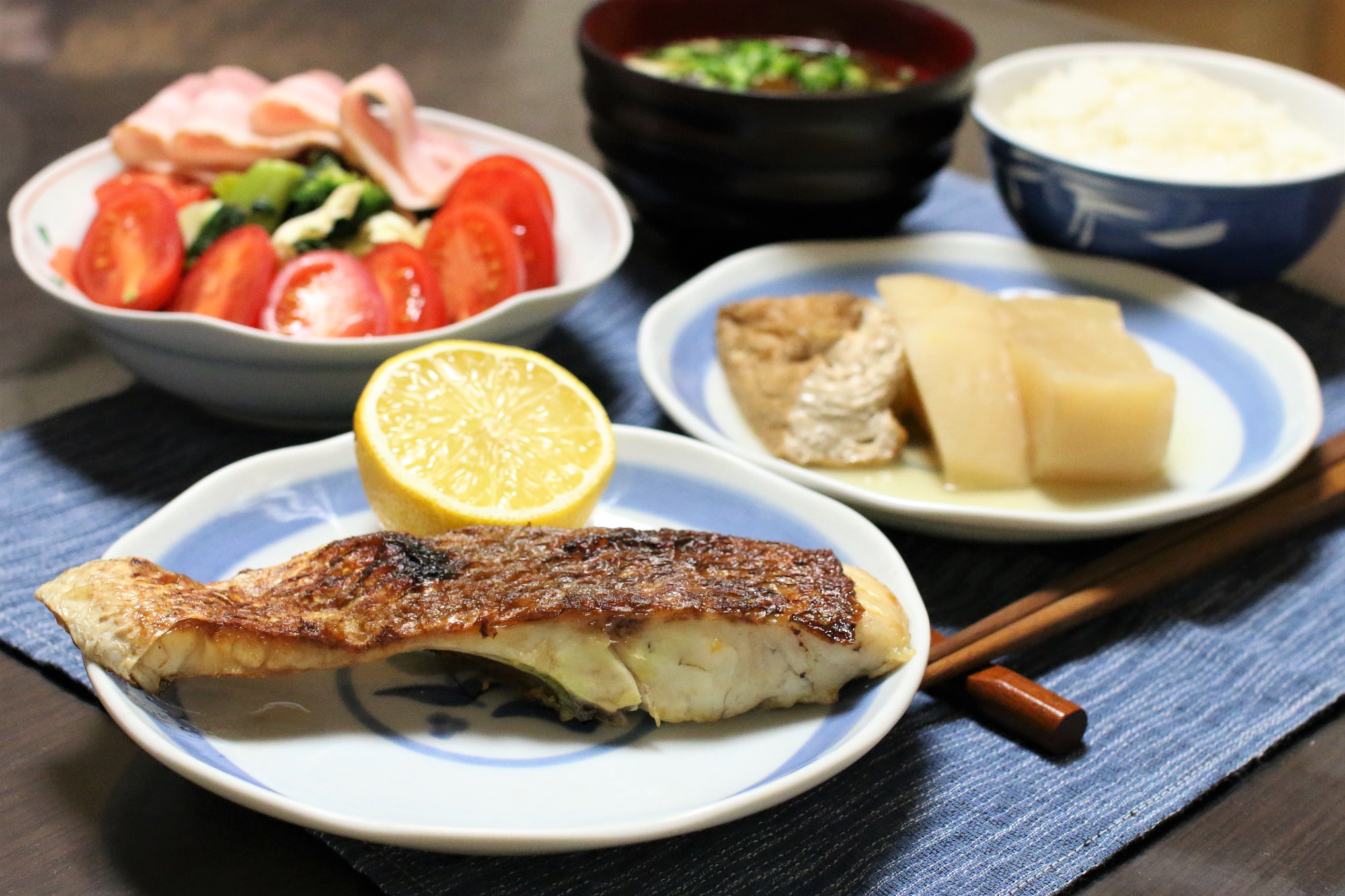 おばあがたまらず手づかみで食う 鯛の焼いたん おばあめし