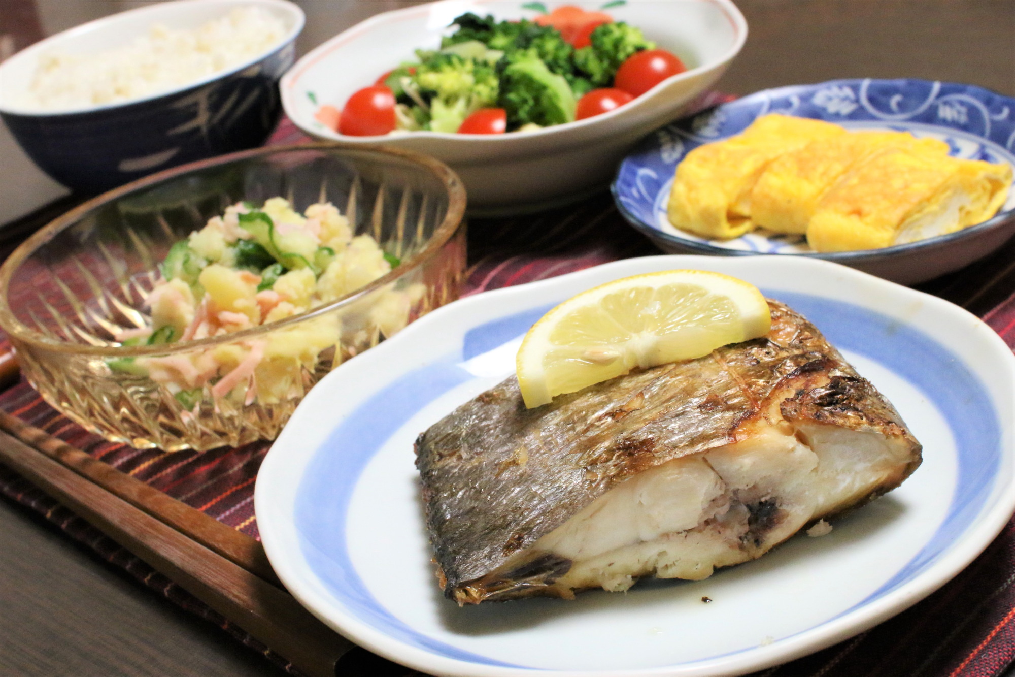 おばあが思わず手づかみで食らう 春先にレモンで食べる太刀魚の塩焼き おばあめし