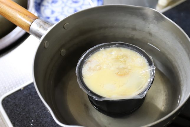 手鍋で湯せんして温めた茶碗蒸し