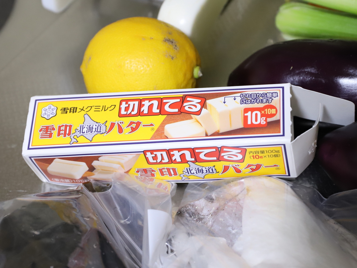 北海道バター【切れてる】のパッケージとレモン