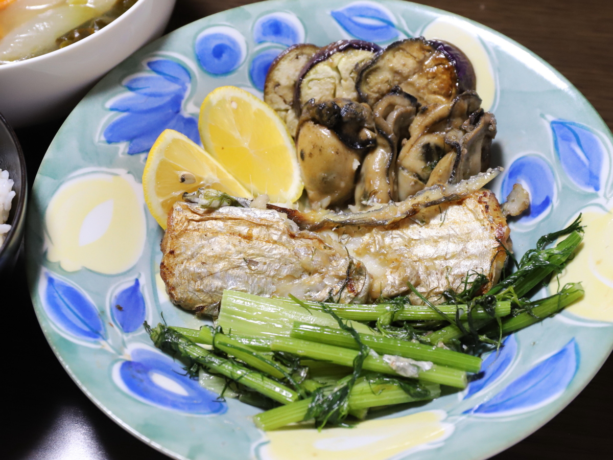 手作りのおうちごはん、太刀魚のムニエルと牡蠣とフェンネルのバター焼き
