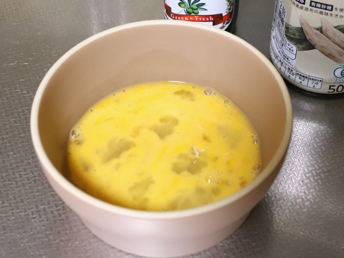 お皿に入れてといた卵