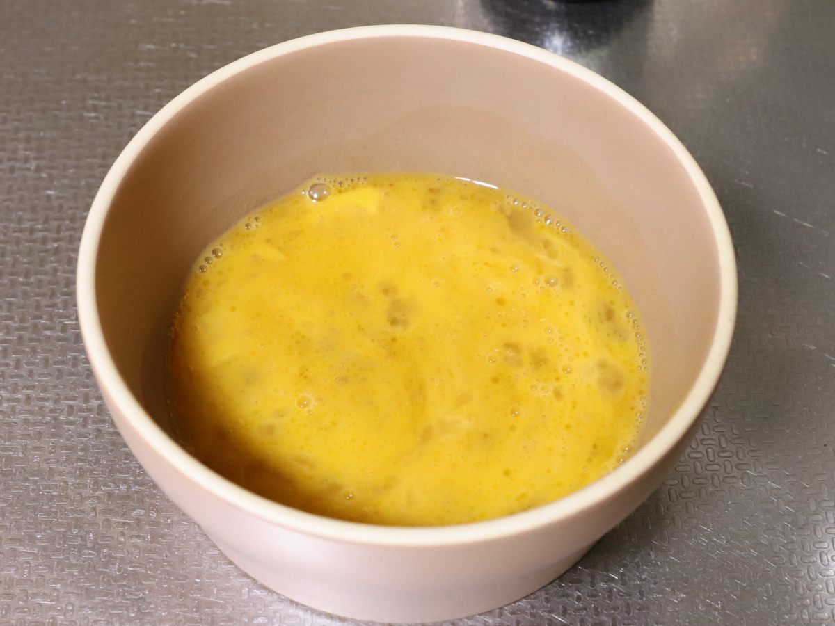 オリーブ油とめんつゆを入れたといた卵